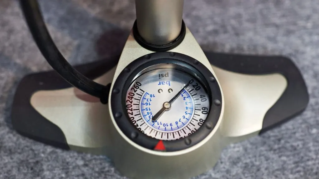 Floor bike pump gauge